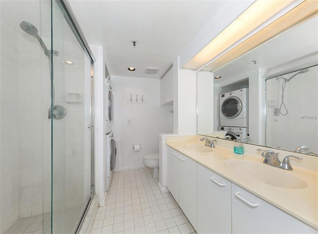 1037 WEXFORD BOULEVARD, VENICE, Florida 34293, 2 Bedrooms Bedrooms, 5 Rooms Rooms,2 BathroomsBathrooms,Residential,For sale,WEXFORD,N5916354