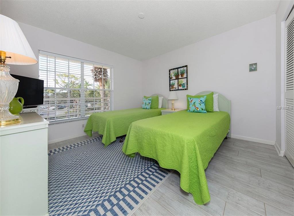 1037 WEXFORD BOULEVARD, VENICE, Florida 34293, 2 Bedrooms Bedrooms, 5 Rooms Rooms,2 BathroomsBathrooms,Residential,For sale,WEXFORD,N5916354