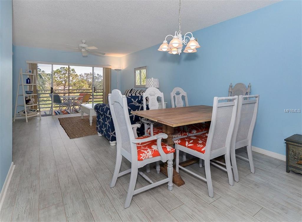 1037 WEXFORD BOULEVARD, VENICE, Florida 34293, 2 Bedrooms Bedrooms, 5 Rooms Rooms,2 BathroomsBathrooms,Residential,For sale,WEXFORD,N5916354