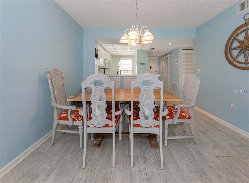 1037 WEXFORD BOULEVARD, VENICE, Florida 34293, 2 Bedrooms Bedrooms, 5 Rooms Rooms,2 BathroomsBathrooms,Residential,For sale,WEXFORD,N5916354