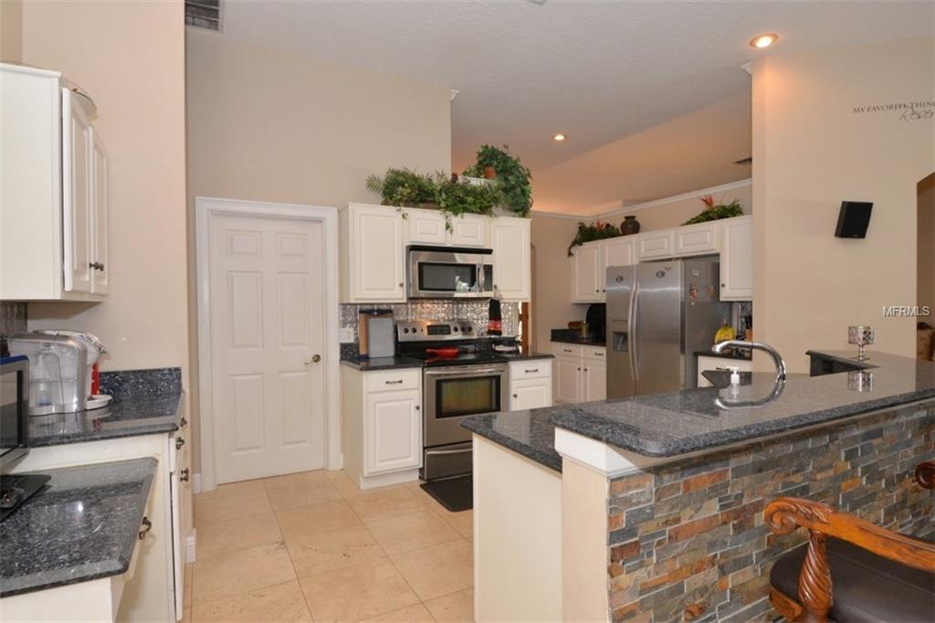 525 FOX HUNT CIRCLE, LONGWOOD, Florida 32750, 5 Bedrooms Bedrooms, 11 Rooms Rooms,3 BathroomsBathrooms,Residential,For sale,FOX HUNT,O5561308