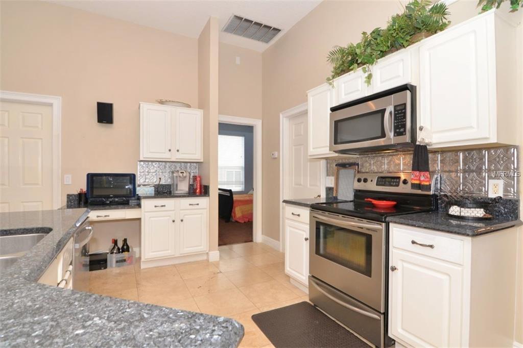 525 FOX HUNT CIRCLE, LONGWOOD, Florida 32750, 5 Bedrooms Bedrooms, 11 Rooms Rooms,3 BathroomsBathrooms,Residential,For sale,FOX HUNT,O5561308