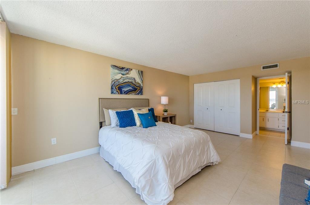 17408 GULF BOULEVARD, REDINGTON SHORES, Florida 33708, 2 Bedrooms Bedrooms, 5 Rooms Rooms,2 BathroomsBathrooms,Residential,For sale,GULF,U7847644