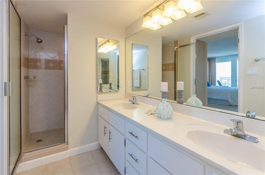 17408 GULF BOULEVARD, REDINGTON SHORES, Florida 33708, 2 Bedrooms Bedrooms, 5 Rooms Rooms,2 BathroomsBathrooms,Residential,For sale,GULF,U7847644