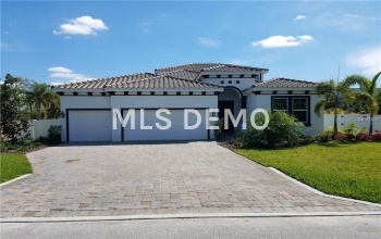 3565 HONEYSUCKLE DRIVE, SARASOTA, Florida 34239, 4 Bedrooms Bedrooms, 5 Rooms Rooms,4 BathroomsBathrooms,Residential,For sale,HONEYSUCKLE,T2872378