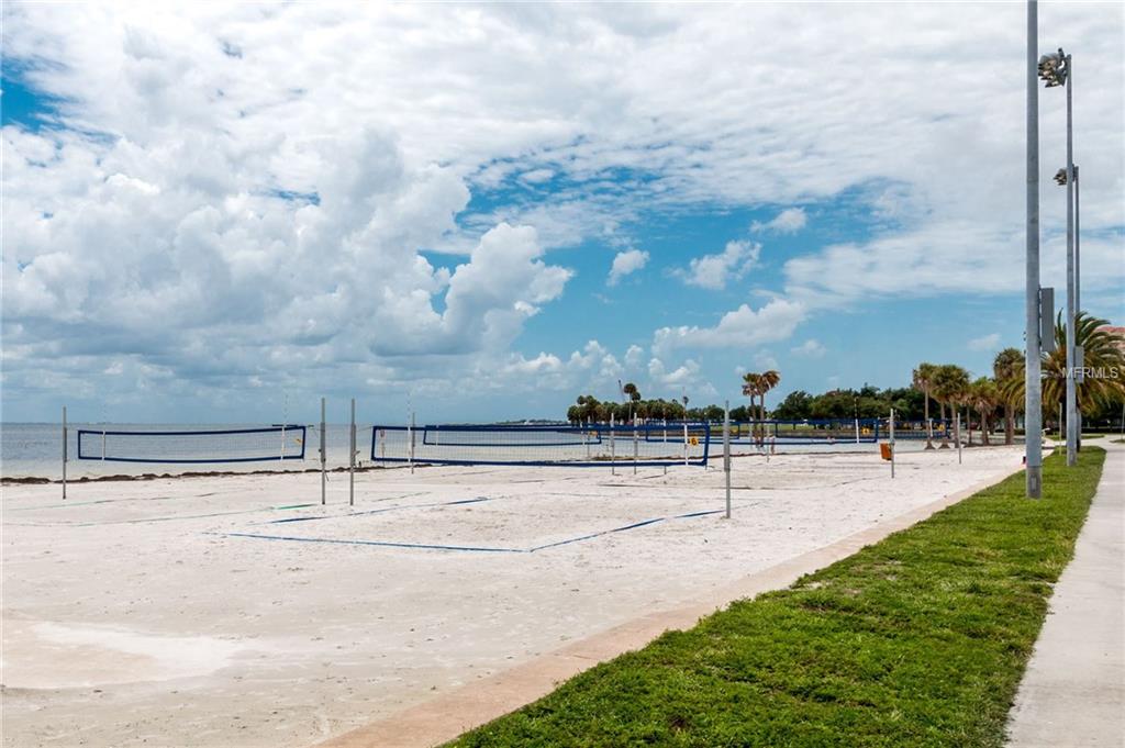 215 17TH AVENUE NE, ST PETERSBURG, Florida 33704, 2 Bedrooms Bedrooms, 3 Rooms Rooms,2 BathroomsBathrooms,Residential,For sale,17TH,U7845506