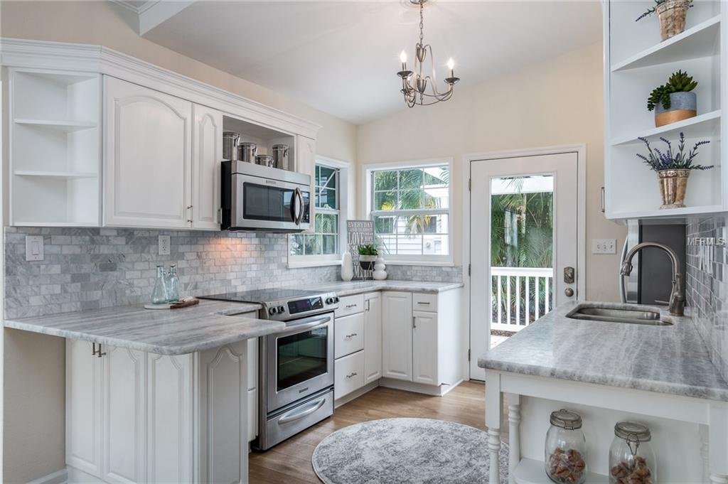 215 17TH AVENUE NE, ST PETERSBURG, Florida 33704, 2 Bedrooms Bedrooms, 3 Rooms Rooms,2 BathroomsBathrooms,Residential,For sale,17TH,U7845506