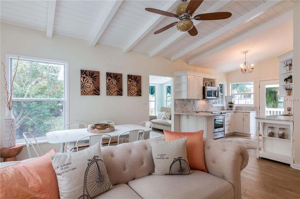 215 17TH AVENUE NE, ST PETERSBURG, Florida 33704, 2 Bedrooms Bedrooms, 3 Rooms Rooms,2 BathroomsBathrooms,Residential,For sale,17TH,U7845506