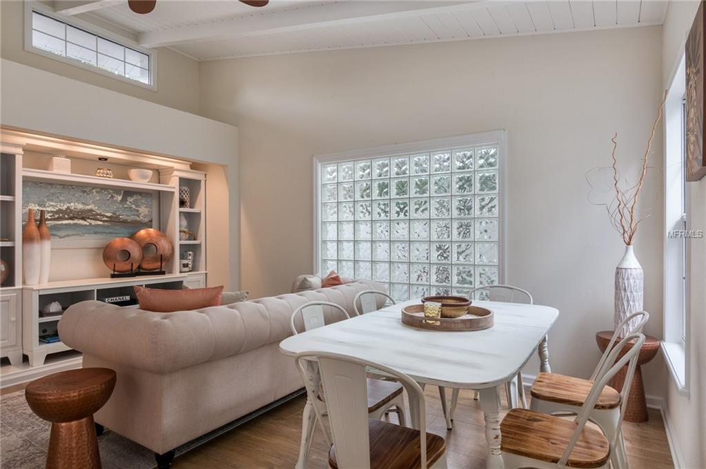 215 17TH AVENUE NE, ST PETERSBURG, Florida 33704, 2 Bedrooms Bedrooms, 3 Rooms Rooms,2 BathroomsBathrooms,Residential,For sale,17TH,U7845506