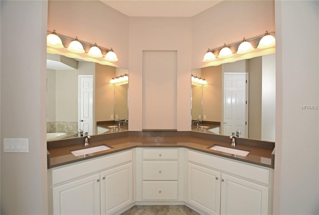 552 REGATTA WAY, BRADENTON, Florida 34208, 3 Bedrooms Bedrooms, 7 Rooms Rooms,2 BathroomsBathrooms,Residential,For sale,REGATTA,A4209314