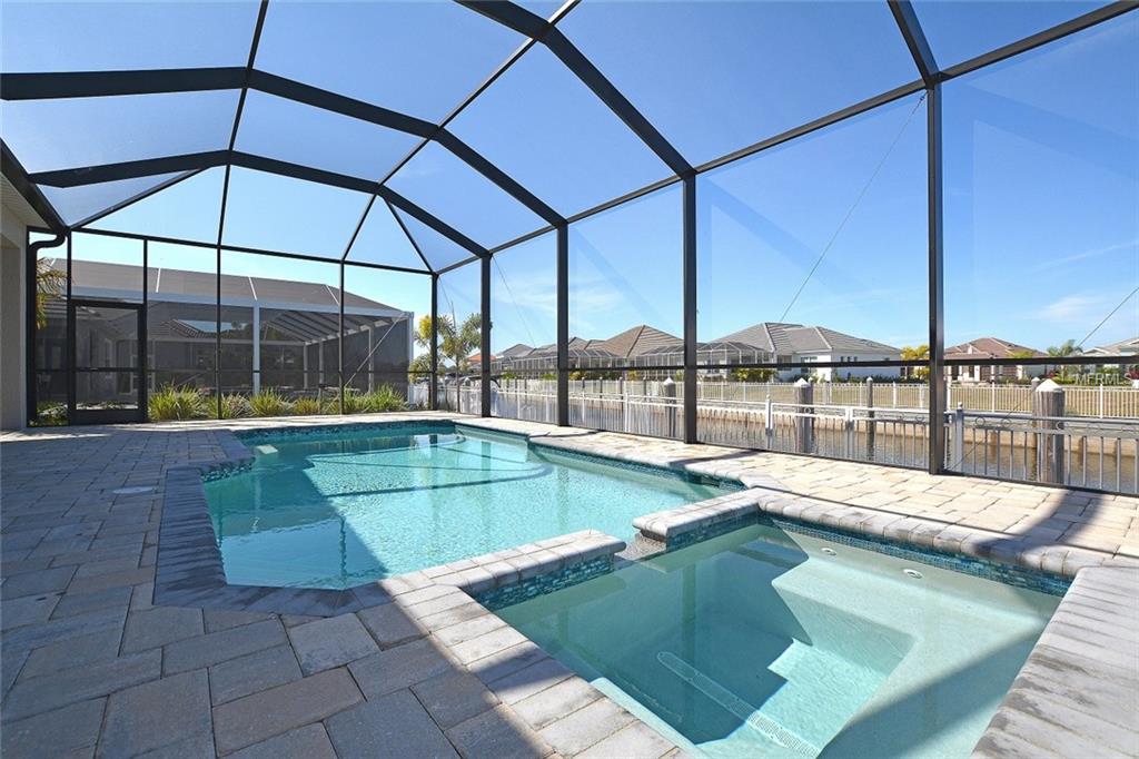 552 REGATTA WAY, BRADENTON, Florida 34208, 3 Bedrooms Bedrooms, 7 Rooms Rooms,2 BathroomsBathrooms,Residential,For sale,REGATTA,A4209314