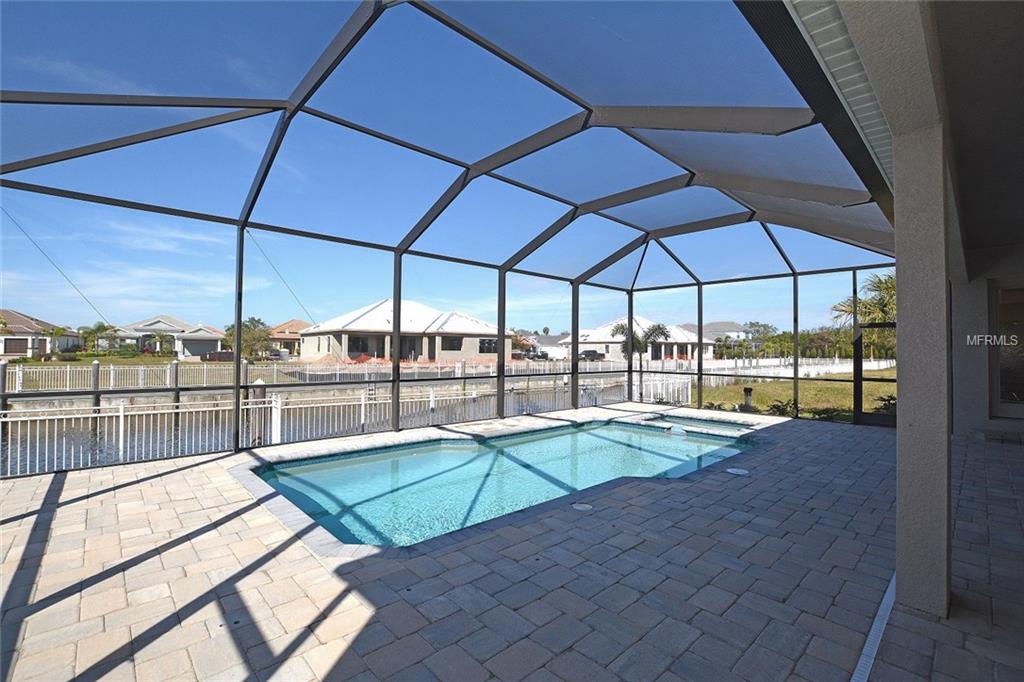 552 REGATTA WAY, BRADENTON, Florida 34208, 3 Bedrooms Bedrooms, 7 Rooms Rooms,2 BathroomsBathrooms,Residential,For sale,REGATTA,A4209314