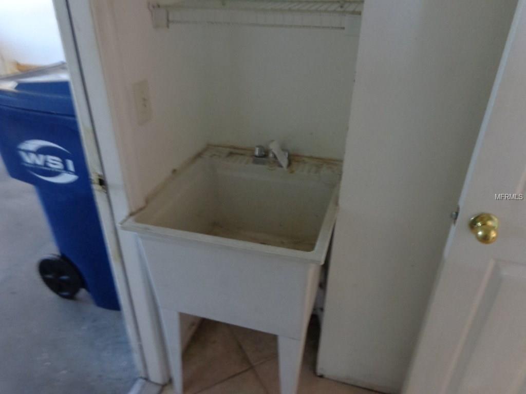 302 COUNTRY LAKES CIRCLE, GROVELAND, Florida 34736, 3 Bedrooms Bedrooms, 6 Rooms Rooms,2 BathroomsBathrooms,Residential,For sale,COUNTRY LAKES,G4852727