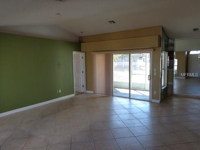 302 COUNTRY LAKES CIRCLE, GROVELAND, Florida 34736, 3 Bedrooms Bedrooms, 6 Rooms Rooms,2 BathroomsBathrooms,Residential,For sale,COUNTRY LAKES,G4852727