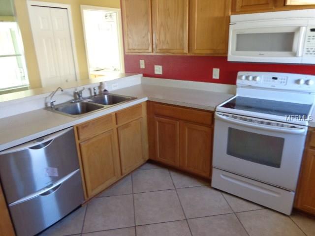 302 COUNTRY LAKES CIRCLE, GROVELAND, Florida 34736, 3 Bedrooms Bedrooms, 6 Rooms Rooms,2 BathroomsBathrooms,Residential,For sale,COUNTRY LAKES,G4852727