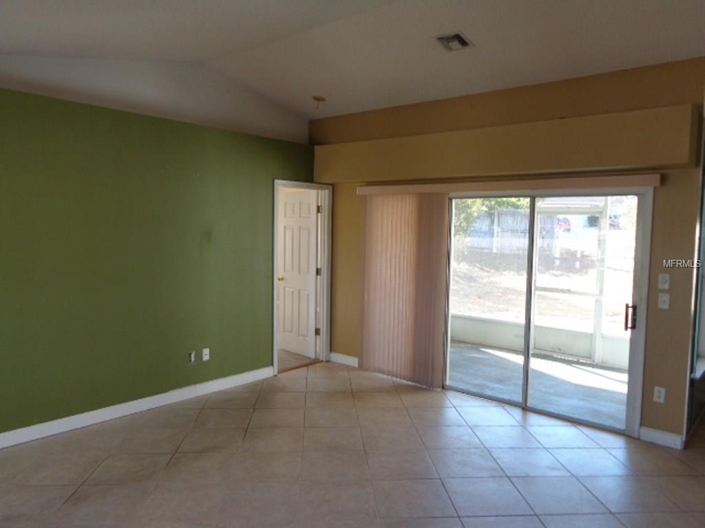 302 COUNTRY LAKES CIRCLE, GROVELAND, Florida 34736, 3 Bedrooms Bedrooms, 6 Rooms Rooms,2 BathroomsBathrooms,Residential,For sale,COUNTRY LAKES,G4852727