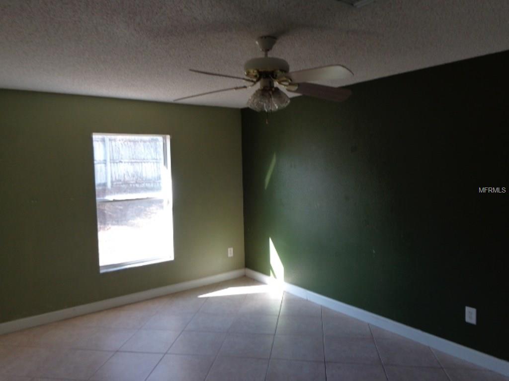 302 COUNTRY LAKES CIRCLE, GROVELAND, Florida 34736, 3 Bedrooms Bedrooms, 6 Rooms Rooms,2 BathroomsBathrooms,Residential,For sale,COUNTRY LAKES,G4852727