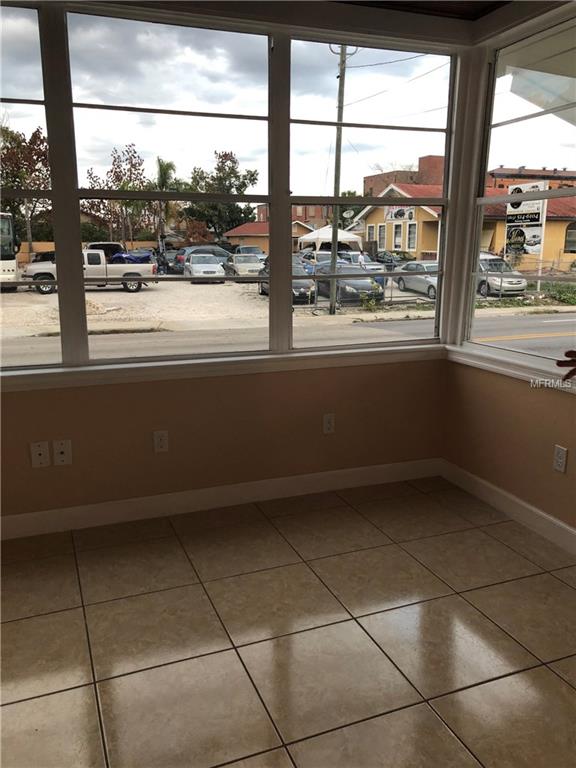 2600 W COLUMBUS DRIVE, TAMPA, Florida 33607, 2 Bedrooms Bedrooms, 3 Rooms Rooms,2 BathroomsBathrooms,Residential,For sale,COLUMBUS,T2928625