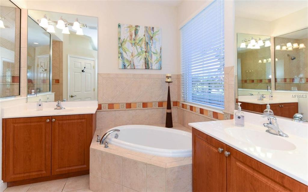 11703 STRANDHILL COURT, LAKEWOOD RANCH, Florida 34202, 3 Bedrooms Bedrooms, 3 Rooms Rooms,2 BathroomsBathrooms,Residential,For sale,STRANDHILL,A4202732