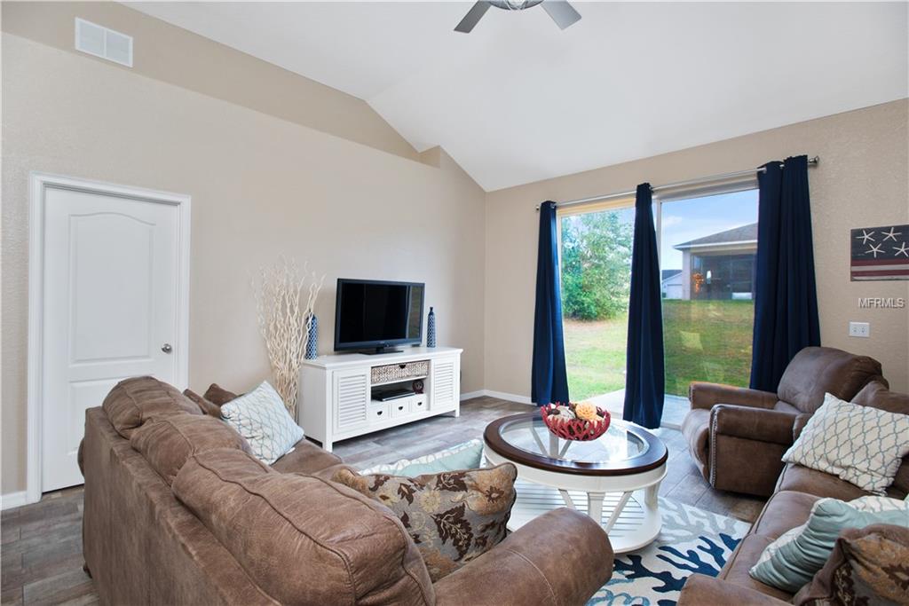 8230 WOODVINE CIRCLE, LAKELAND, Florida 33810, 4 Bedrooms Bedrooms, 8 Rooms Rooms,2 BathroomsBathrooms,Residential,For sale,WOODVINE,T2921352