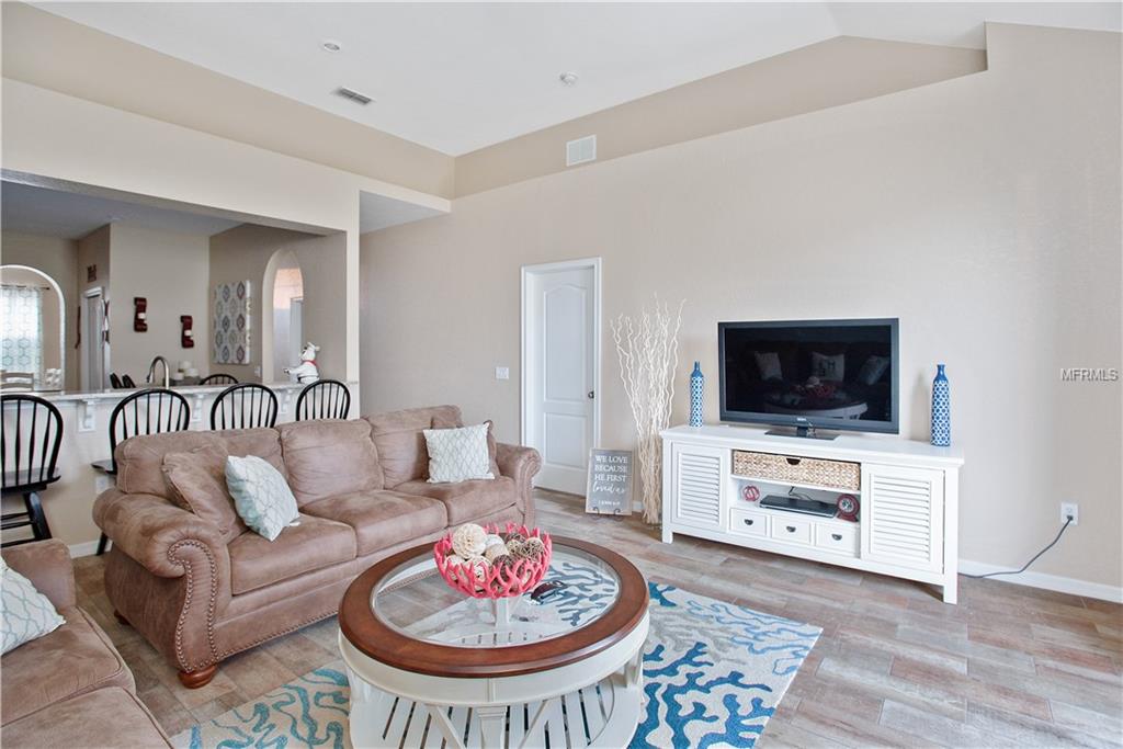 8230 WOODVINE CIRCLE, LAKELAND, Florida 33810, 4 Bedrooms Bedrooms, 8 Rooms Rooms,2 BathroomsBathrooms,Residential,For sale,WOODVINE,T2921352