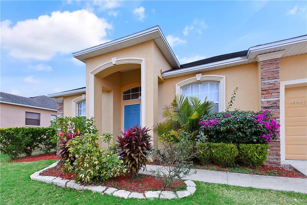 8230 WOODVINE CIRCLE, LAKELAND, Florida 33810, 4 Bedrooms Bedrooms, 8 Rooms Rooms,2 BathroomsBathrooms,Residential,For sale,WOODVINE,T2921352