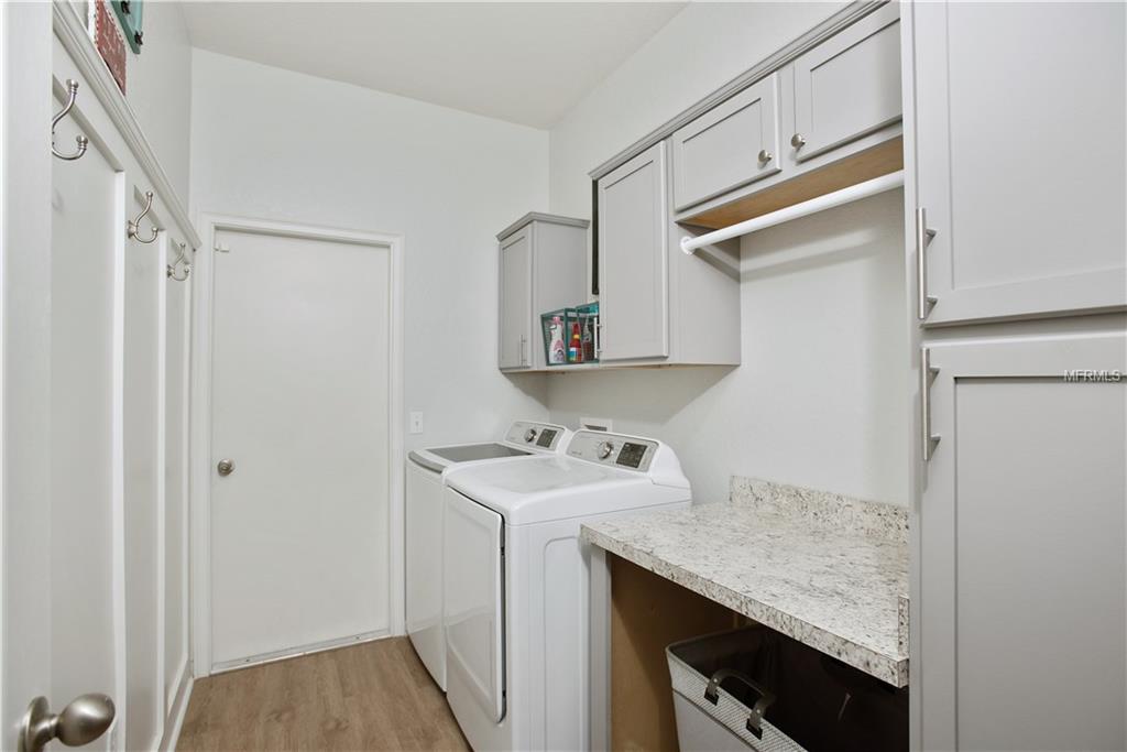 8230 WOODVINE CIRCLE, LAKELAND, Florida 33810, 4 Bedrooms Bedrooms, 8 Rooms Rooms,2 BathroomsBathrooms,Residential,For sale,WOODVINE,T2921352