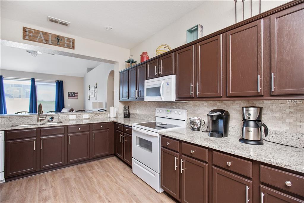 8230 WOODVINE CIRCLE, LAKELAND, Florida 33810, 4 Bedrooms Bedrooms, 8 Rooms Rooms,2 BathroomsBathrooms,Residential,For sale,WOODVINE,T2921352