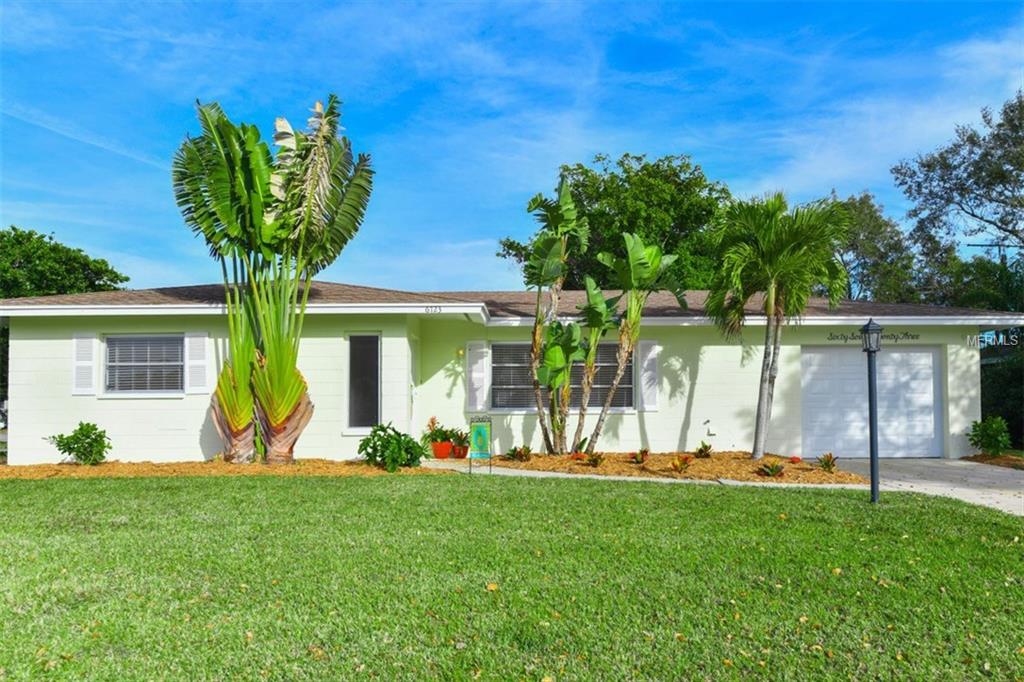 6723 HALF MOON DRIVE, SARASOTA, Florida 34231, 2 Bedrooms Bedrooms, 6 Rooms Rooms,2 BathroomsBathrooms,Residential,For sale,HALF MOON,A4209815