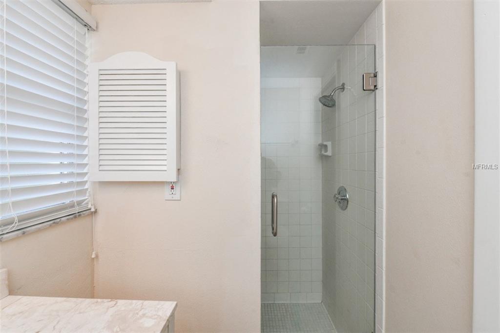 6723 HALF MOON DRIVE, SARASOTA, Florida 34231, 2 Bedrooms Bedrooms, 6 Rooms Rooms,2 BathroomsBathrooms,Residential,For sale,HALF MOON,A4209815