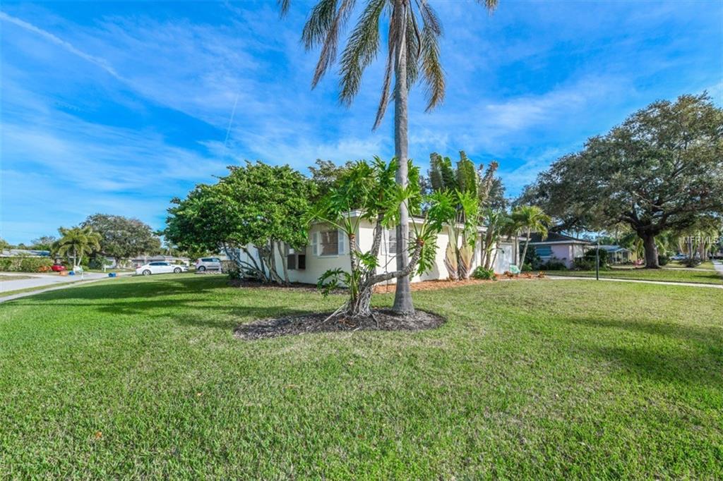 6723 HALF MOON DRIVE, SARASOTA, Florida 34231, 2 Bedrooms Bedrooms, 6 Rooms Rooms,2 BathroomsBathrooms,Residential,For sale,HALF MOON,A4209815