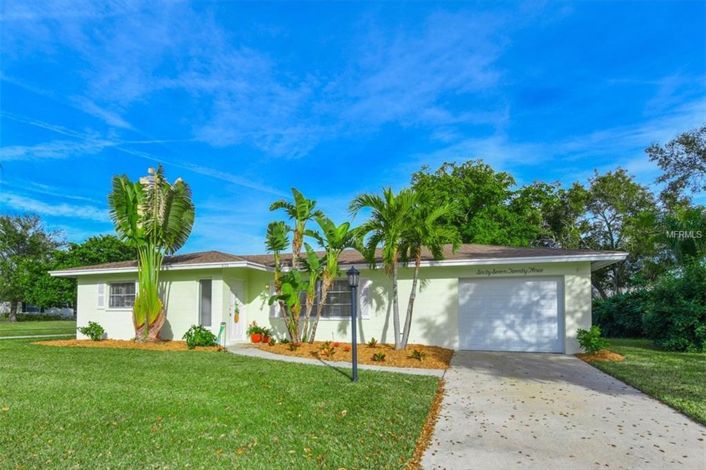 6723 HALF MOON DRIVE, SARASOTA, Florida 34231, 2 Bedrooms Bedrooms, 6 Rooms Rooms,2 BathroomsBathrooms,Residential,For sale,HALF MOON,A4209815