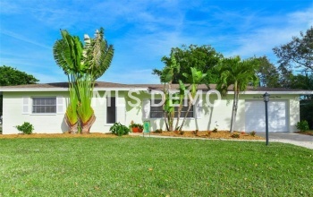 6723 HALF MOON DRIVE, SARASOTA, Florida 34231, 2 Bedrooms Bedrooms, 6 Rooms Rooms,2 BathroomsBathrooms,Residential,For sale,HALF MOON,A4209815