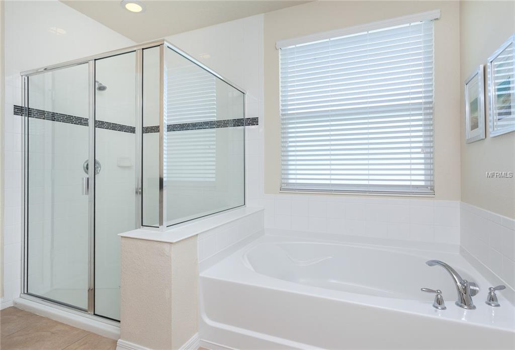 4971 LONGMEADOW PARK STREET, ORLANDO, Florida 32811, 4 Bedrooms Bedrooms, 9 Rooms Rooms,2 BathroomsBathrooms,Residential,For sale,LONGMEADOW PARK,O5539997