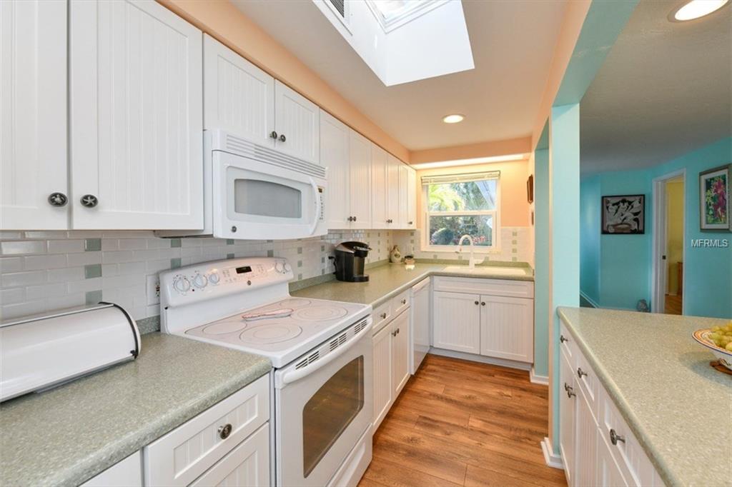 509 BAYVIEW DRIVE, HOLMES BEACH, Florida 34217, 3 Bedrooms Bedrooms, 5 Rooms Rooms,3 BathroomsBathrooms,Residential,For sale,BAYVIEW,A4208049