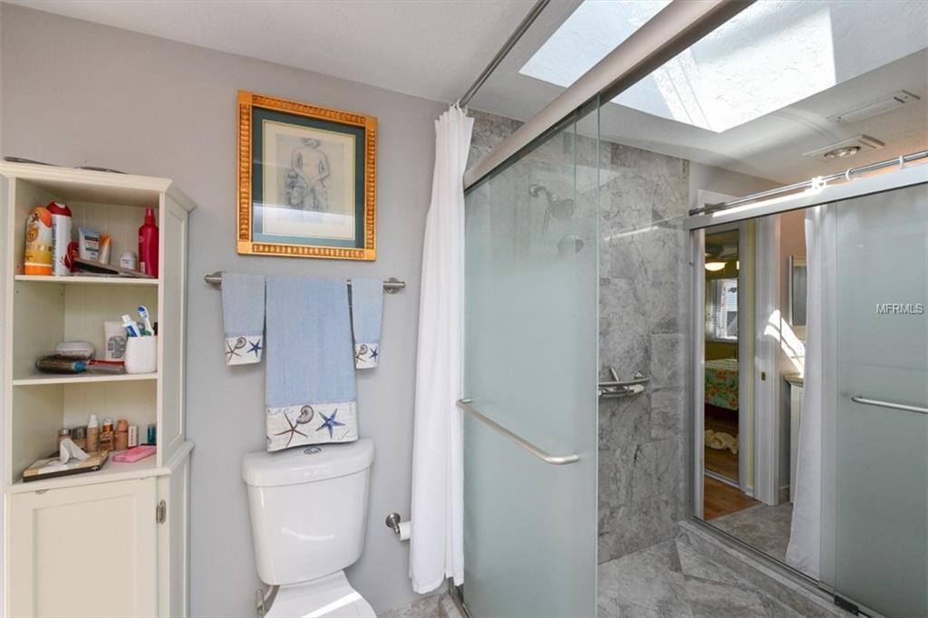 509 BAYVIEW DRIVE, HOLMES BEACH, Florida 34217, 3 Bedrooms Bedrooms, 5 Rooms Rooms,3 BathroomsBathrooms,Residential,For sale,BAYVIEW,A4208049