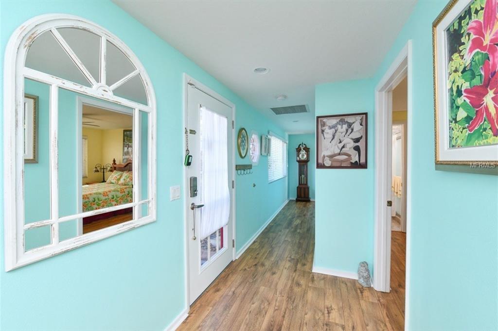 509 BAYVIEW DRIVE, HOLMES BEACH, Florida 34217, 3 Bedrooms Bedrooms, 5 Rooms Rooms,3 BathroomsBathrooms,Residential,For sale,BAYVIEW,A4208049