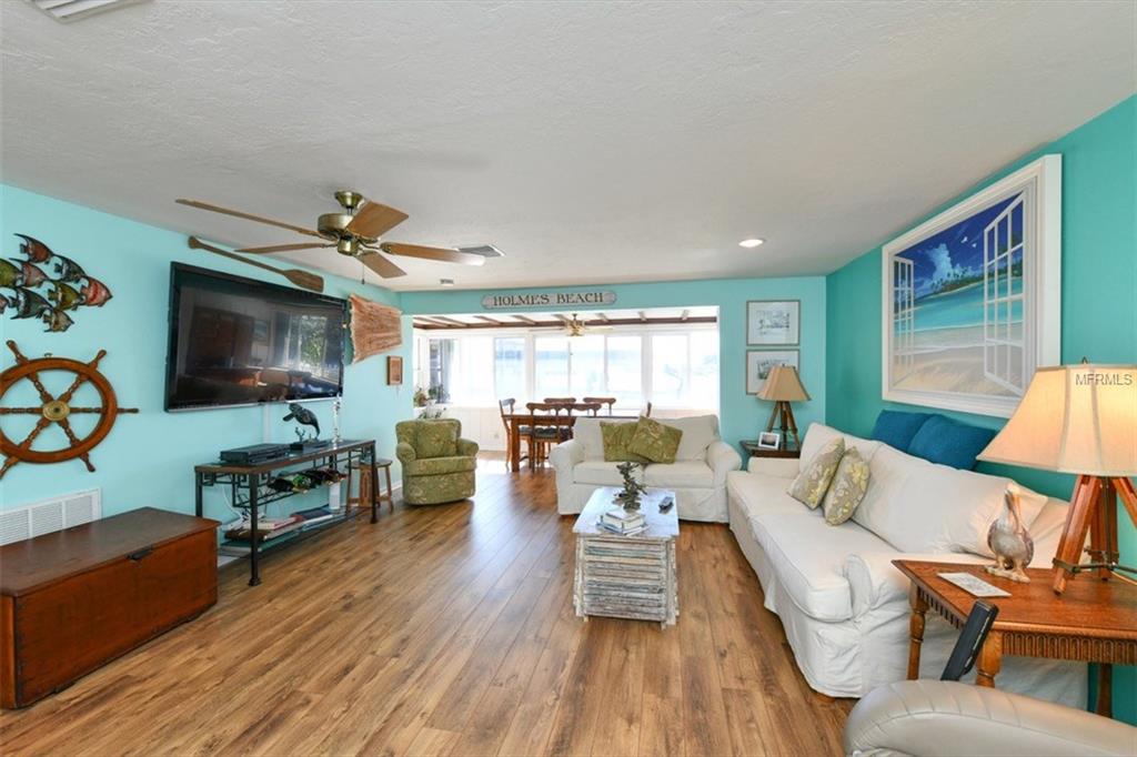 509 BAYVIEW DRIVE, HOLMES BEACH, Florida 34217, 3 Bedrooms Bedrooms, 5 Rooms Rooms,3 BathroomsBathrooms,Residential,For sale,BAYVIEW,A4208049