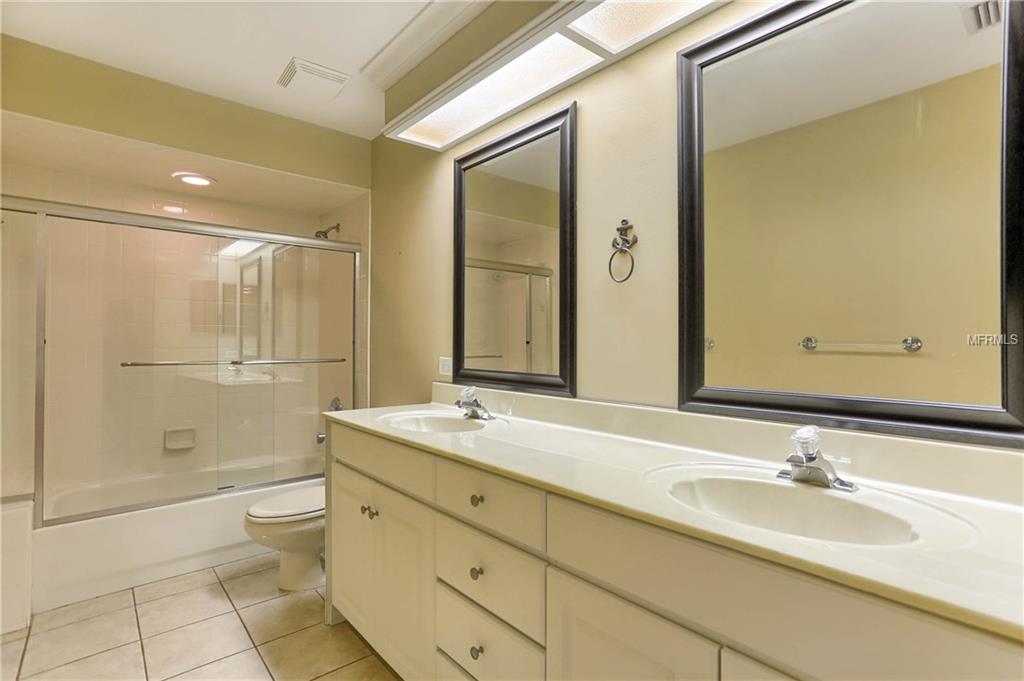 100 YACHT CLUB CIRCLE, NORTH REDINGTON BEACH, Florida 33708, 3 Bedrooms Bedrooms, 6 Rooms Rooms,2 BathroomsBathrooms,Residential,For sale,YACHT CLUB,U7831502