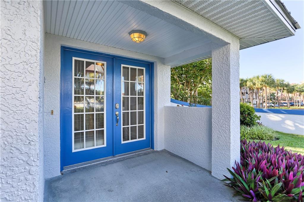 100 YACHT CLUB CIRCLE, NORTH REDINGTON BEACH, Florida 33708, 3 Bedrooms Bedrooms, 6 Rooms Rooms,2 BathroomsBathrooms,Residential,For sale,YACHT CLUB,U7831502