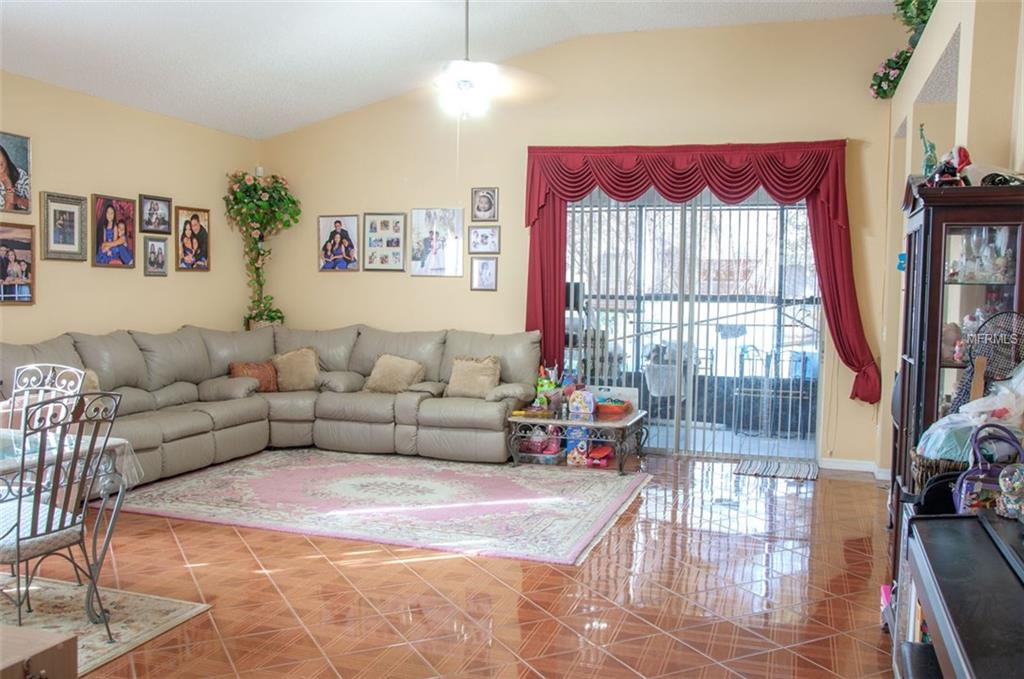 5593 BERWOOD DRIVE, ORLANDO, Florida 32810, 4 Bedrooms Bedrooms, 8 Rooms Rooms,3 BathroomsBathrooms,Residential,For sale,BERWOOD,O5559841