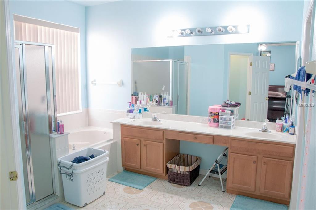 5593 BERWOOD DRIVE, ORLANDO, Florida 32810, 4 Bedrooms Bedrooms, 8 Rooms Rooms,3 BathroomsBathrooms,Residential,For sale,BERWOOD,O5559841