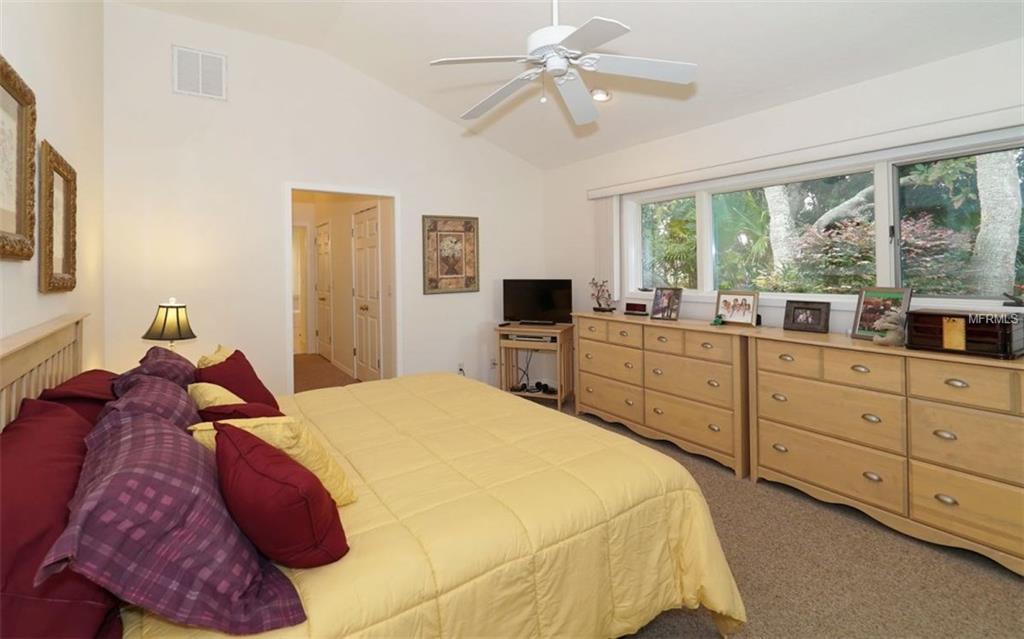 664 KEY ROYALE DRIVE, HOLMES BEACH, Florida 34217, 3 Bedrooms Bedrooms, 7 Rooms Rooms,3 BathroomsBathrooms,Residential,For sale,KEY ROYALE,A4182609