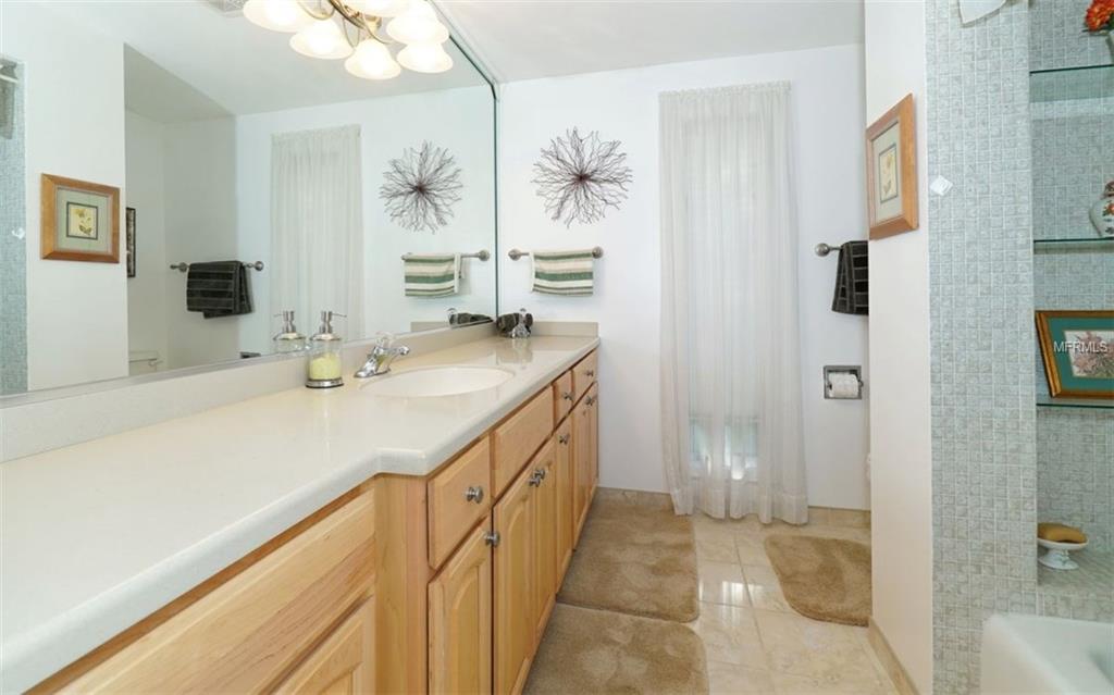 664 KEY ROYALE DRIVE, HOLMES BEACH, Florida 34217, 3 Bedrooms Bedrooms, 7 Rooms Rooms,3 BathroomsBathrooms,Residential,For sale,KEY ROYALE,A4182609