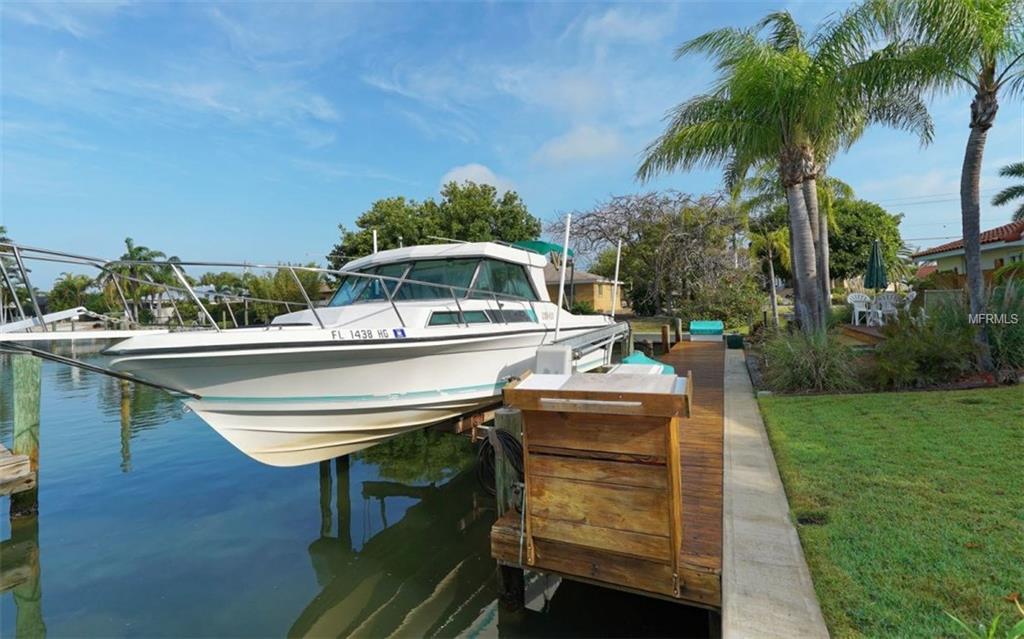 664 KEY ROYALE DRIVE, HOLMES BEACH, Florida 34217, 3 Bedrooms Bedrooms, 7 Rooms Rooms,3 BathroomsBathrooms,Residential,For sale,KEY ROYALE,A4182609