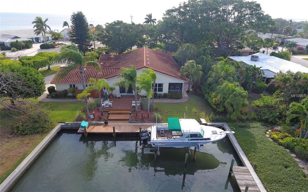 664 KEY ROYALE DRIVE, HOLMES BEACH, Florida 34217, 3 Bedrooms Bedrooms, 7 Rooms Rooms,3 BathroomsBathrooms,Residential,For sale,KEY ROYALE,A4182609