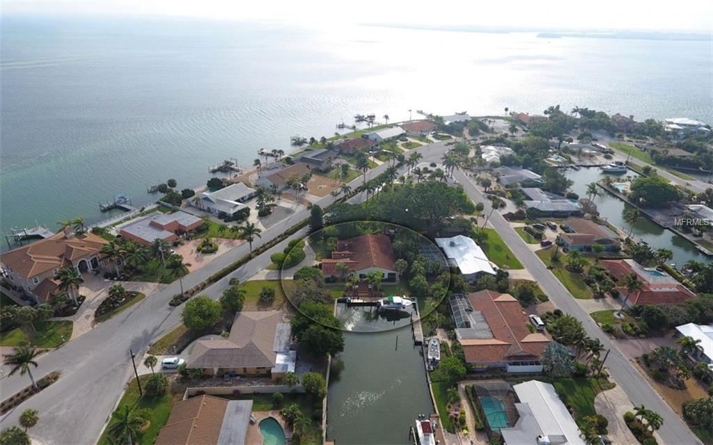 664 KEY ROYALE DRIVE, HOLMES BEACH, Florida 34217, 3 Bedrooms Bedrooms, 7 Rooms Rooms,3 BathroomsBathrooms,Residential,For sale,KEY ROYALE,A4182609