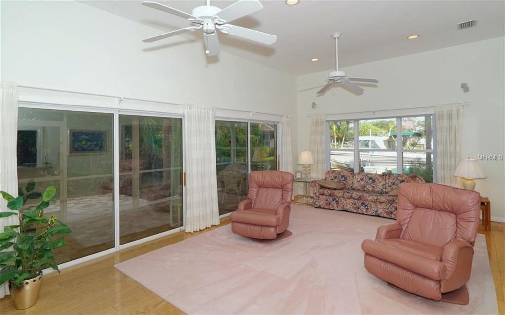 664 KEY ROYALE DRIVE, HOLMES BEACH, Florida 34217, 3 Bedrooms Bedrooms, 7 Rooms Rooms,3 BathroomsBathrooms,Residential,For sale,KEY ROYALE,A4182609