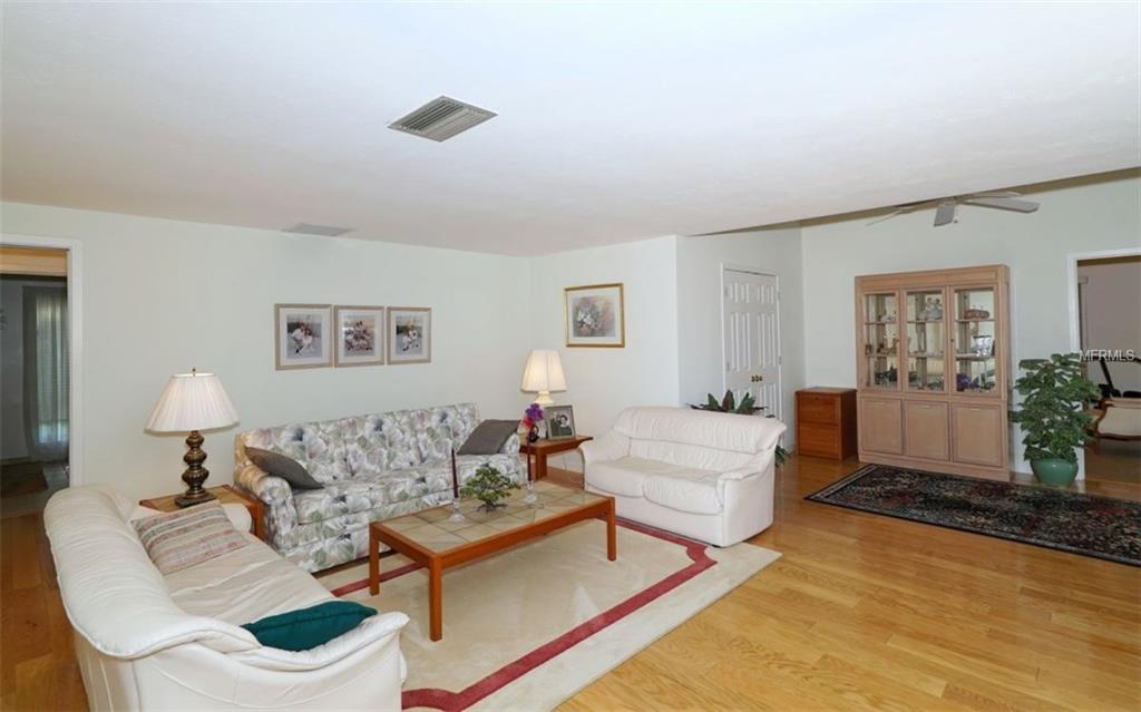 664 KEY ROYALE DRIVE, HOLMES BEACH, Florida 34217, 3 Bedrooms Bedrooms, 7 Rooms Rooms,3 BathroomsBathrooms,Residential,For sale,KEY ROYALE,A4182609