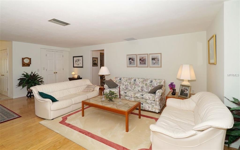 664 KEY ROYALE DRIVE, HOLMES BEACH, Florida 34217, 3 Bedrooms Bedrooms, 7 Rooms Rooms,3 BathroomsBathrooms,Residential,For sale,KEY ROYALE,A4182609